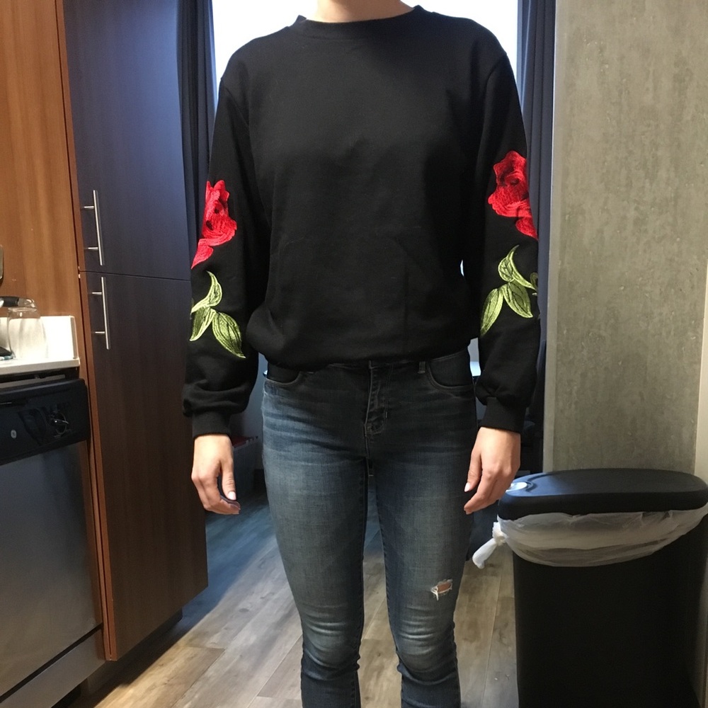 Rose embroidered sweatshirt